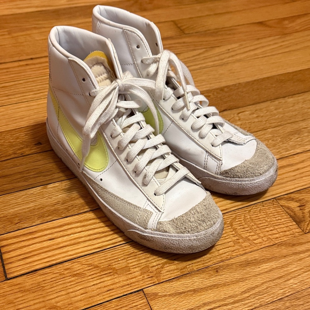 Nike Blazers Size 9 - Lightly worn